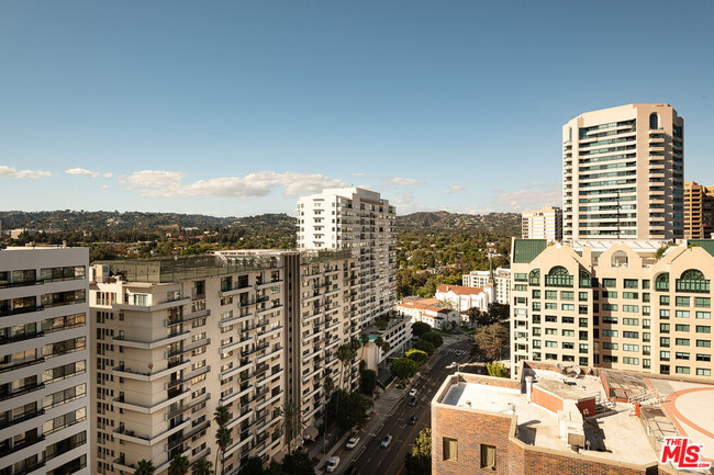 Building Photo - 10560 Wilshire Blvd