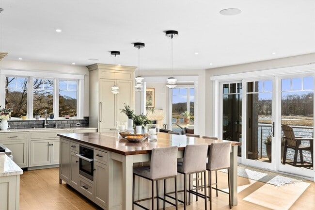 Building Photo - 67 Border St