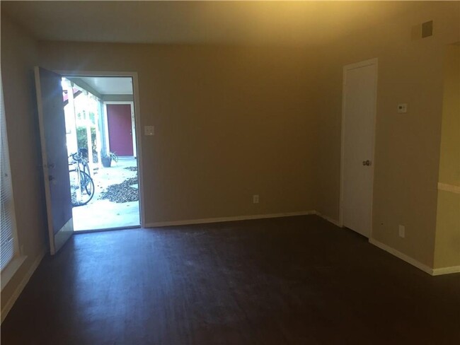 Building Photo - Redwood North — Your Midtown Hideout Near(...