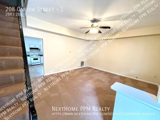 Building Photo - Great 2 bedroom,1-1/2 bath home with laund...