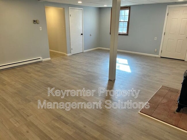 Building Photo - 17 White Oak Dr