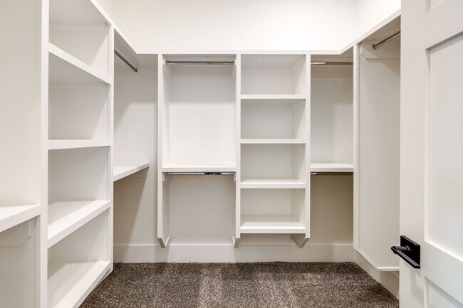 Building Photo - Like New 4 Bedroom Luxury Home in Franklin TN