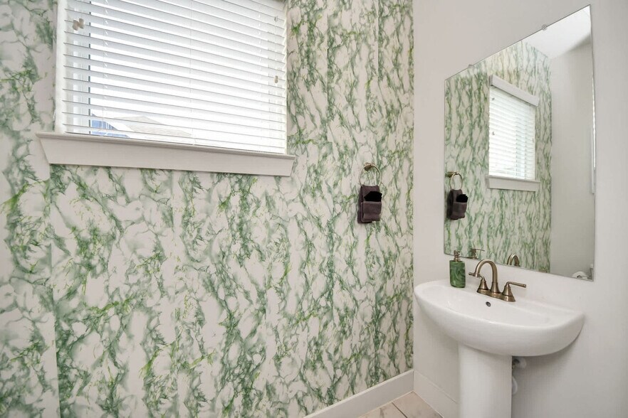 Building Photo - 3644-B Griggs Road-SI ID1047940P