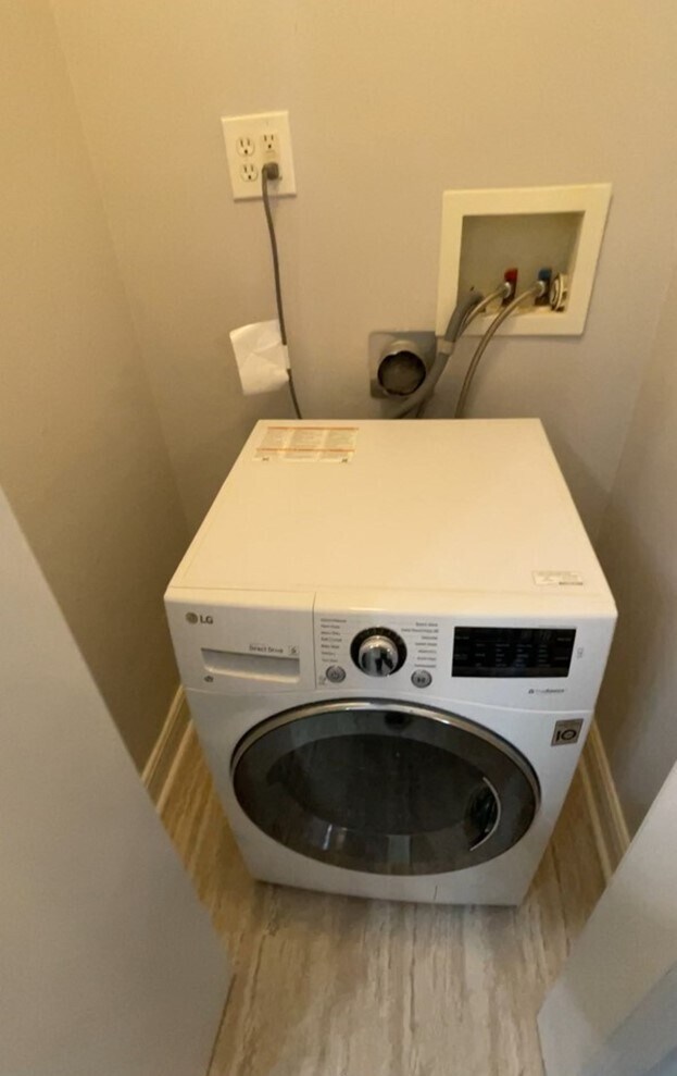 combo washer/dryer in bathroom - 1909 Foucher St