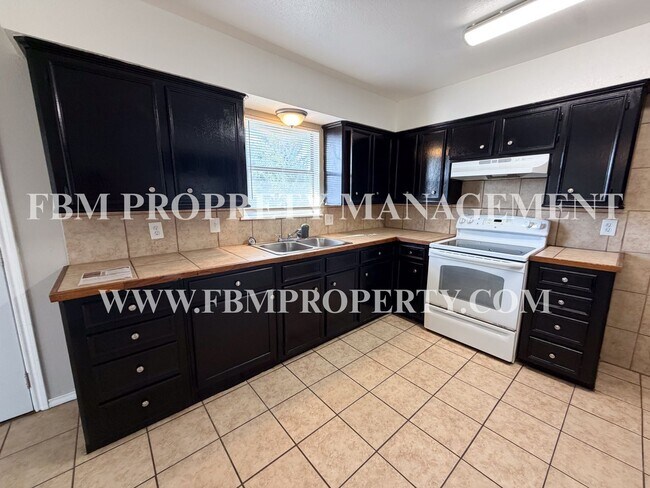 Building Photo - 1401 Old Bardwell Rd