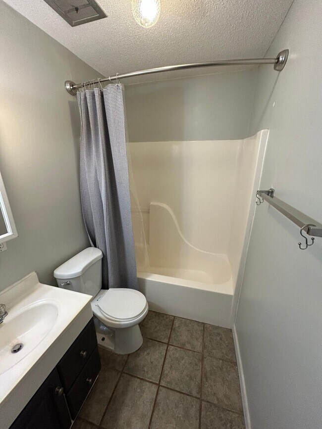 Building Photo - 302 Santa Rosa Blvd