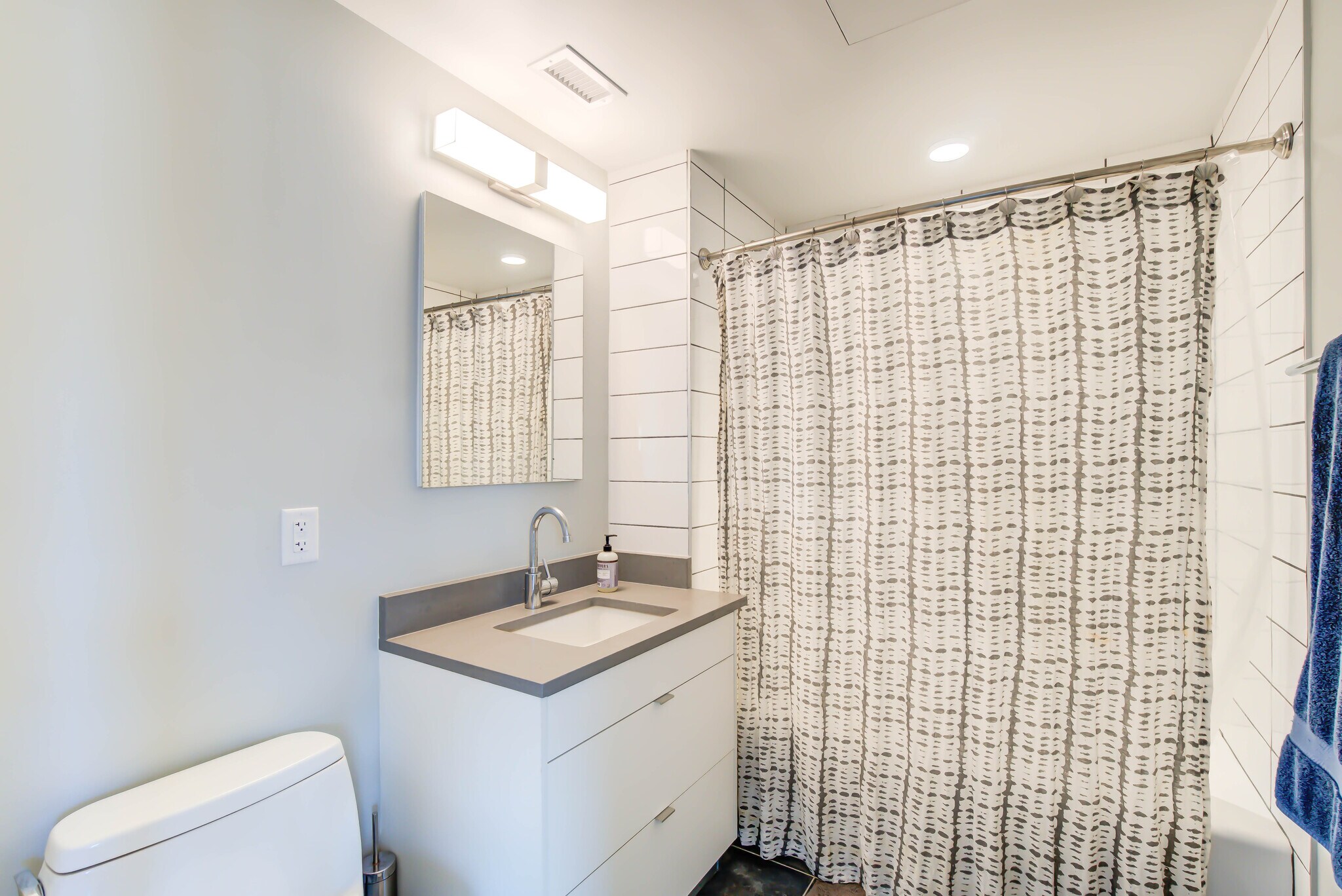 Building Photo - 1300 4th St SE