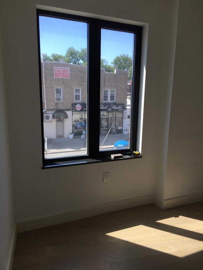 Bedroom's Window - 6298 Woodhaven Blvd