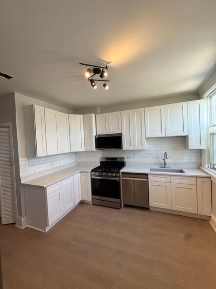 Building Photo - 4615 S Vincennes Ave