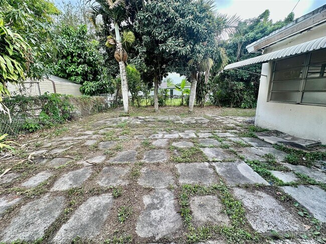 Building Photo - 6154 Flagler St