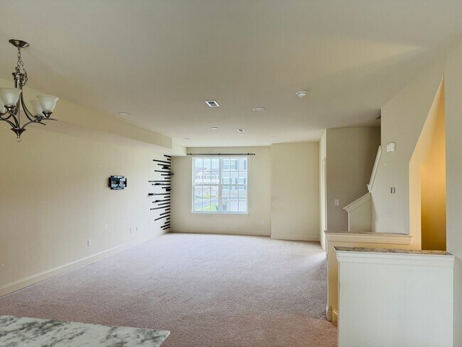 Building Photo - Spacious 3BR Townhome in Middletown