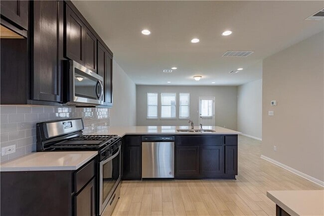 Building Photo - 2024 Pecan Island Dr