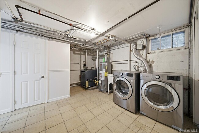Building Photo - 157-49 9th Ave
