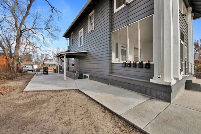 Building Photo - Charming Downtown 1-Bedroom in Historic Victorian Building