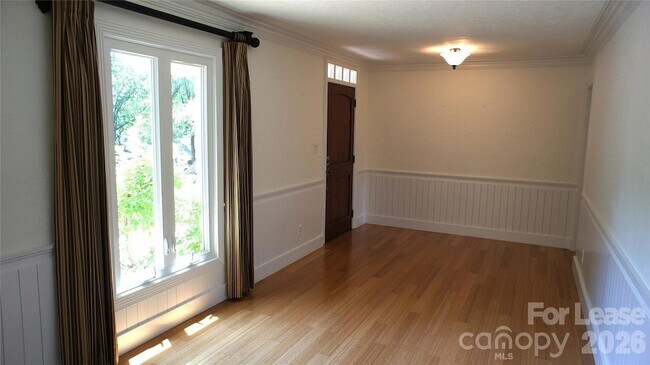 Building Photo - 4400 Woods End Ln
