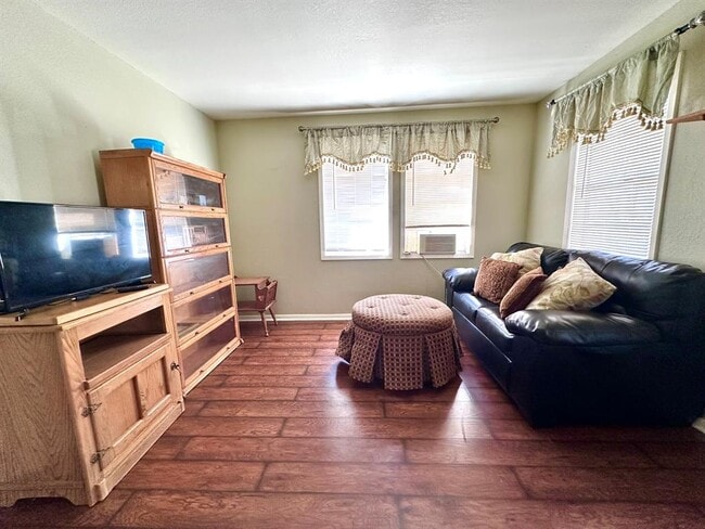 Building Photo - 103 Yucca