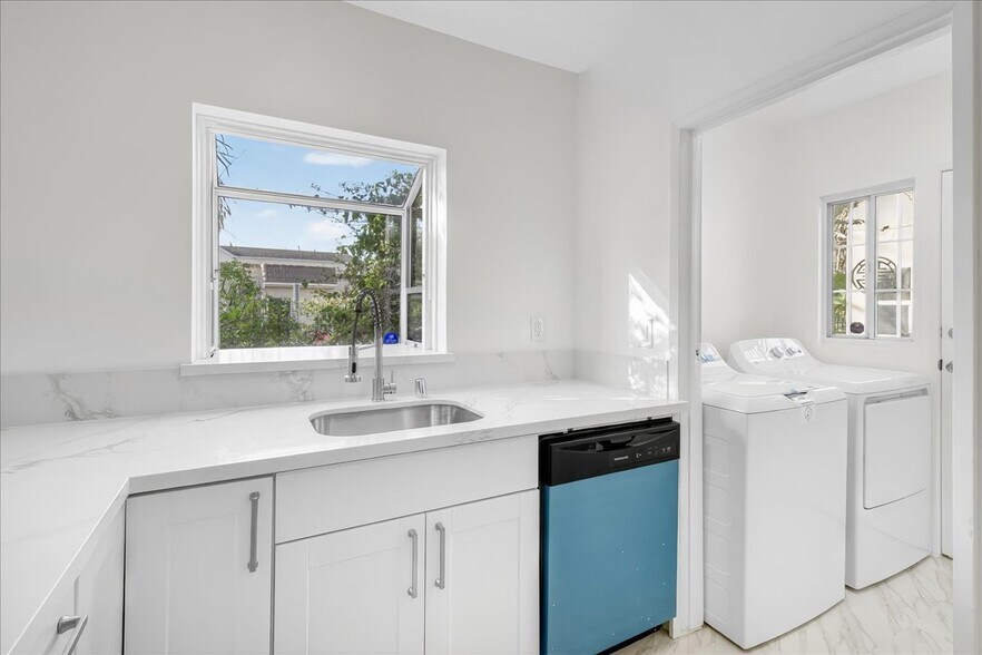 kitchen/laundry room - 1185 S Tremaine Ave