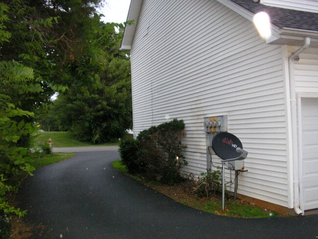 Building Photo - 1055 Winners Cir