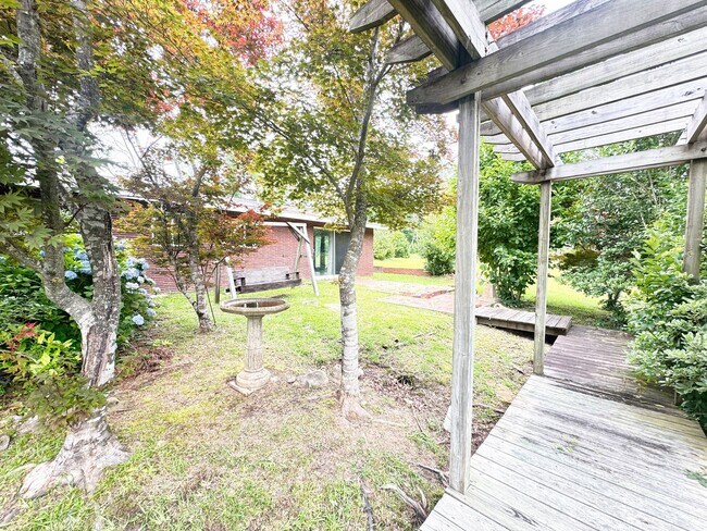 Building Photo - 3 Bed, 2 Bath Home in Ruston