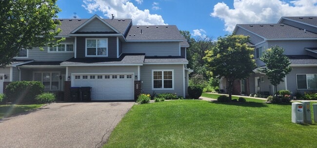 Primary Photo - Beautiful 3 bedroom 3 bath End Unit Townhouse