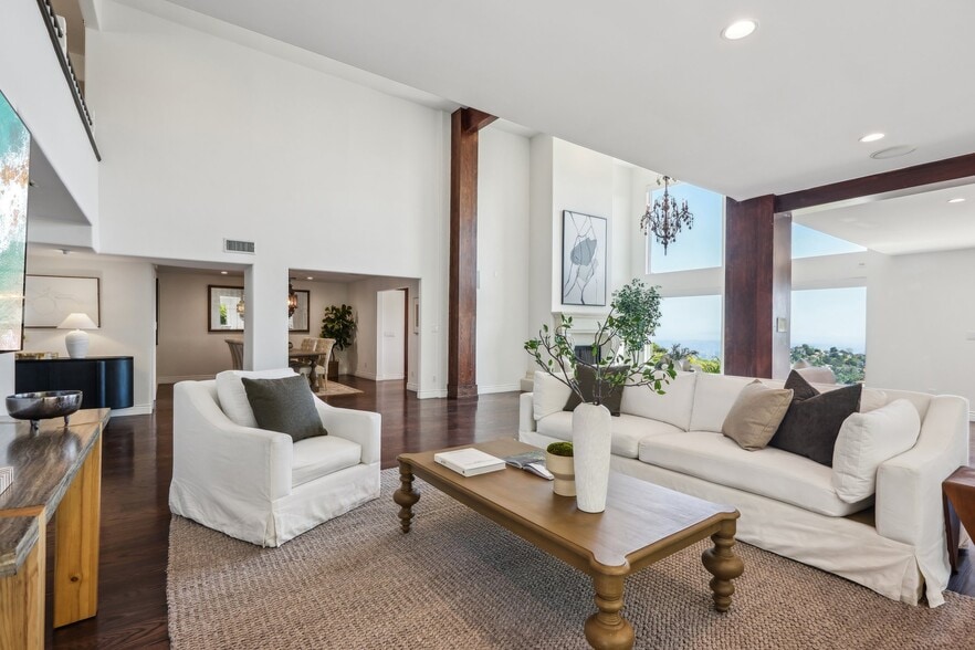 Building Photo - 2411 Mount Olympus Dr