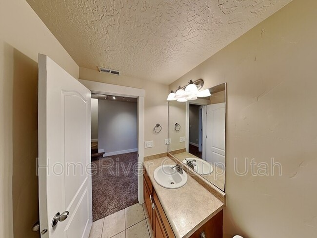 Building Photo - 10981 Topview Rd