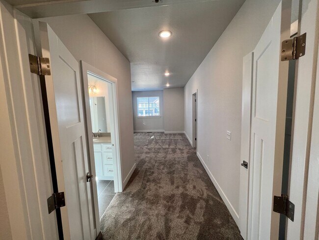 Building Photo - 4125 24th Street Rd