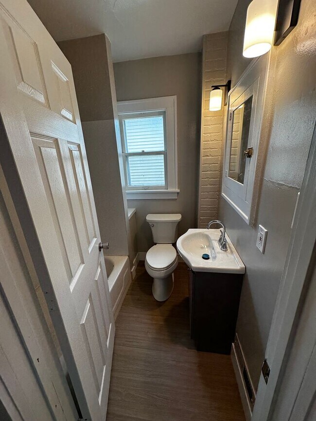 Building Photo - Updated Home Available July 1st