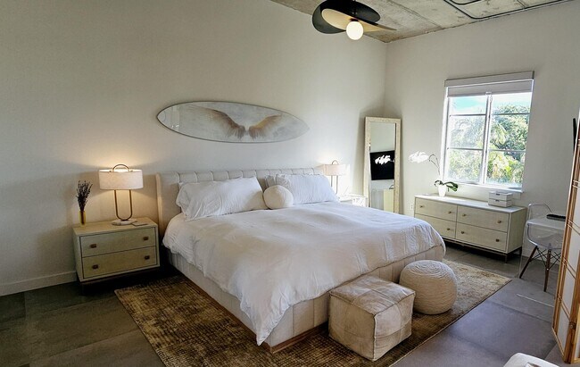 Building Photo - 365 SE 6th Ave