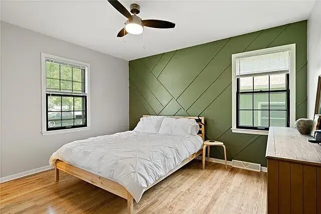 Building Photo - 319 E 100th Ter