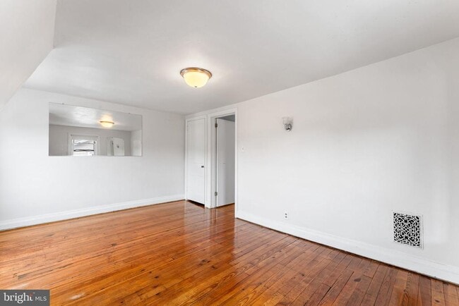 Building Photo - 809 Ardmore Ave