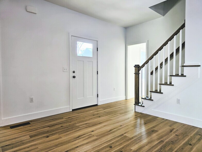 Building Photo - 398 Hensley St