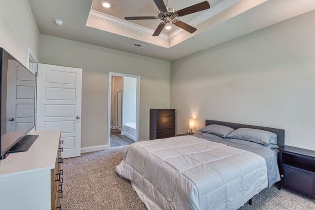 Building Photo - 5458 Leeds Ln