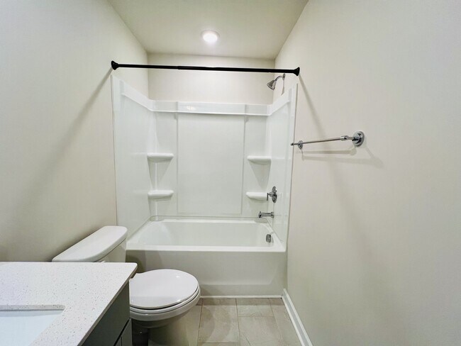 Building Photo - 3011 Lisburn St