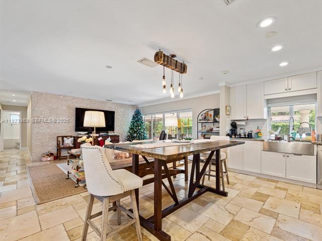 Building Photo - 6300 SW 48th St