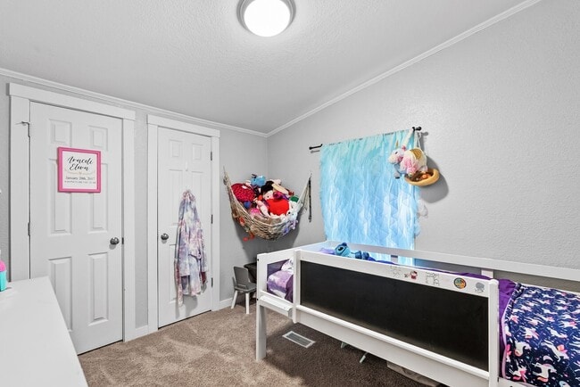 Building Photo - Updated and Spacious 3 bedroom in Timberlakes