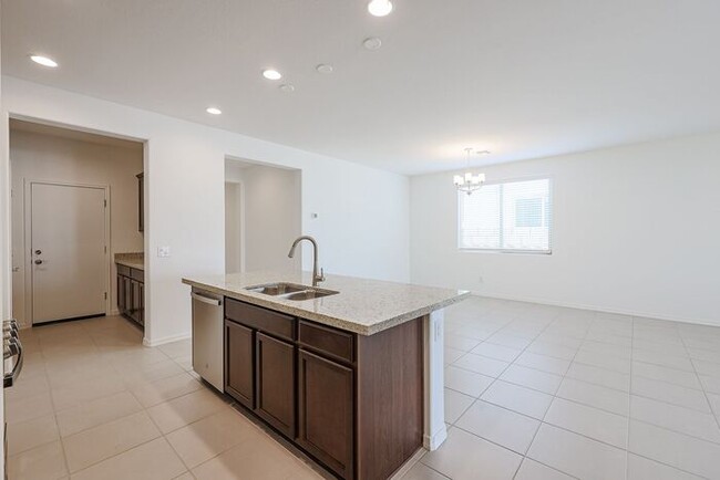 Building Photo - Your Perfect New 5-Bedroom Home Awaits in ...