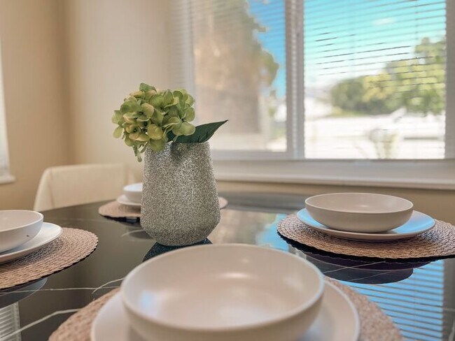 Building Photo - Modern Retreat with Spacious Yard & Cozy Interiors