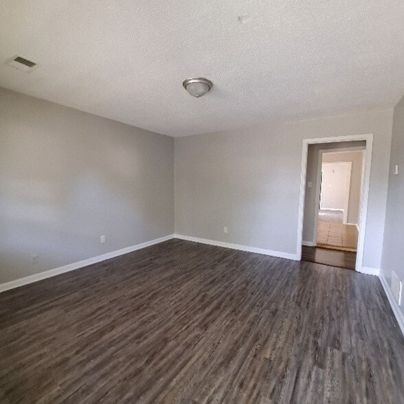 Building Photo - 2717 Carnes Ave