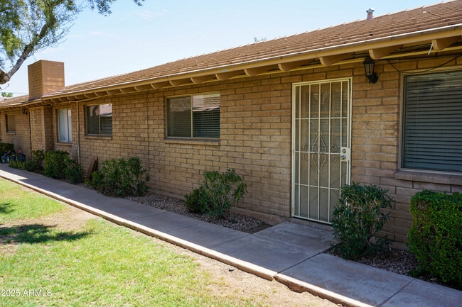 Building Photo - 2725 S Rural Rd