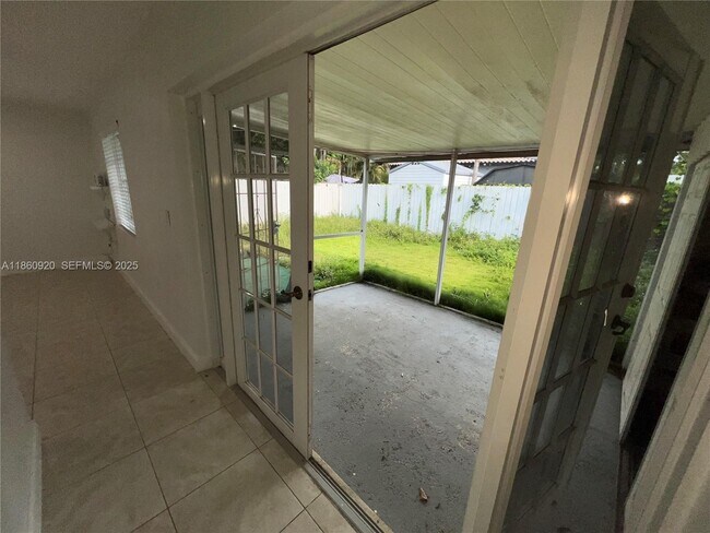 Building Photo - 382 NE 113th St