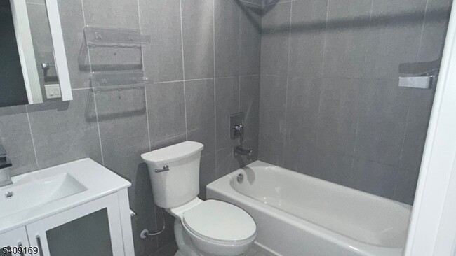 Building Photo - 549 Palisade Ave