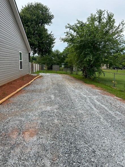 Building Photo - 222 State Rd S-42-941