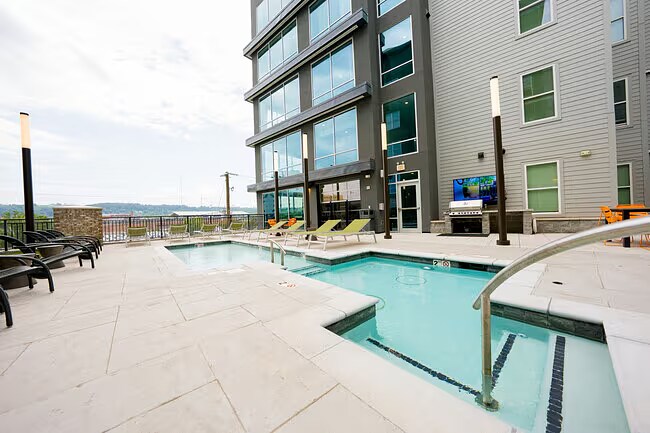 Building Photo - 302 13th St S