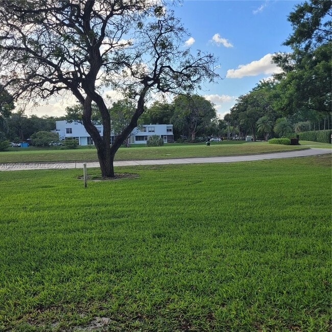 Building Photo - 1811 Sabal Palm Dr