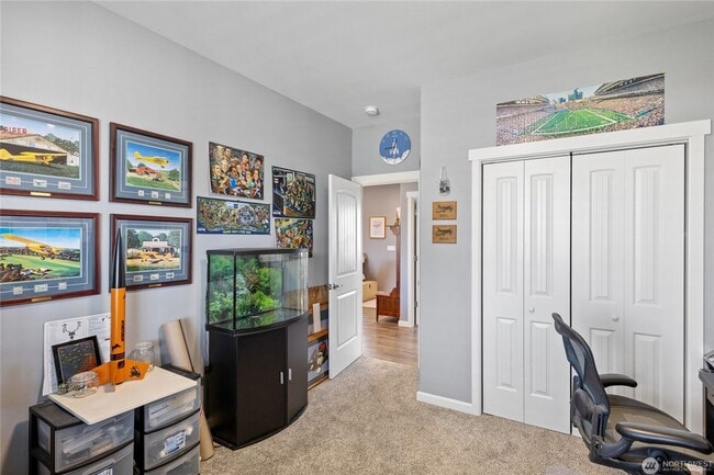 Building Photo - Like-New 3 bed 2 bath w/ Garage