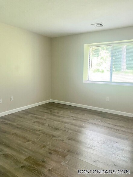 Building Photo - 4000 N Main St