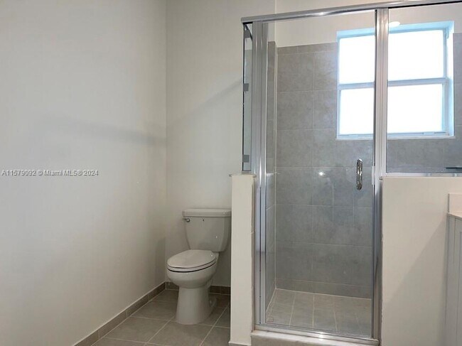 Building Photo - 2682 SE 11th Ct