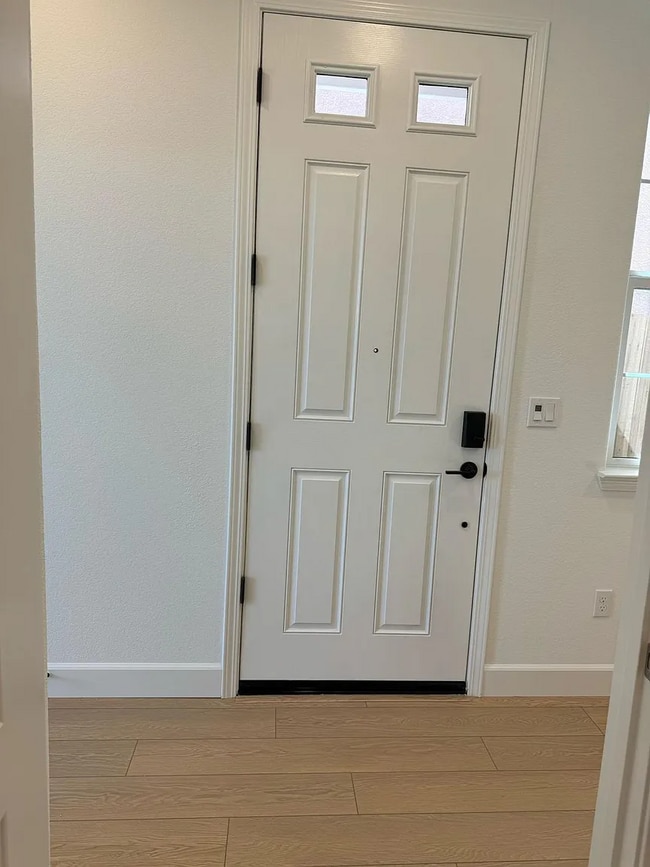 Building Photo - Next-Gen Unit(1 bedroom/ 1 bathroom) in Br...