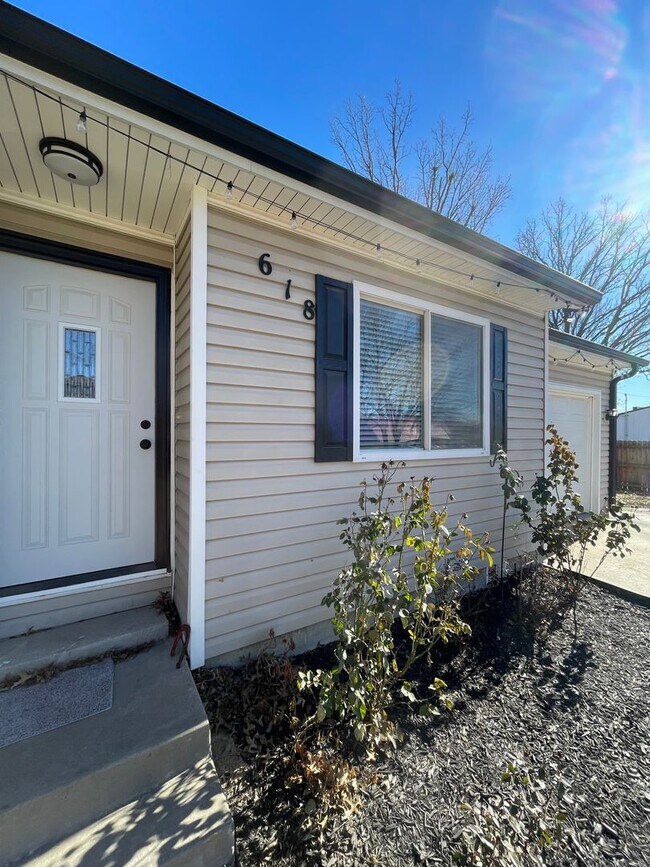 Building Photo - 618 Wilson St